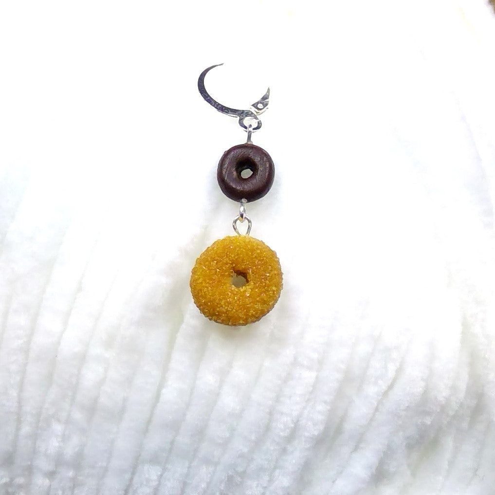 Cinnamon donut stitch marker