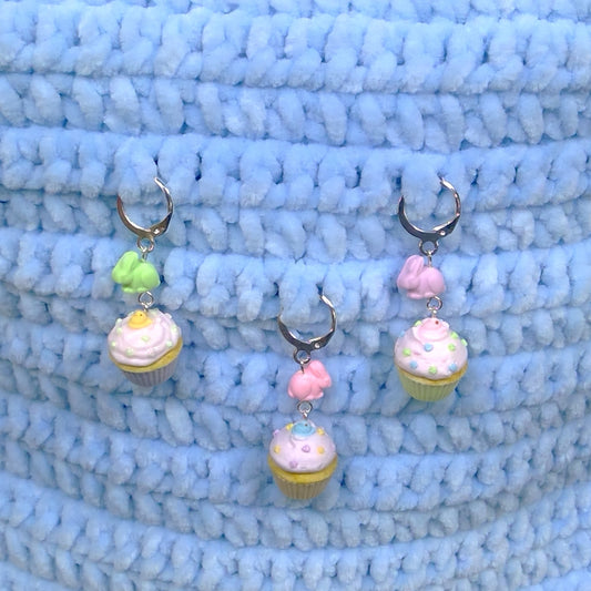 Easter cupcake stitch marker with marshmallow bunny