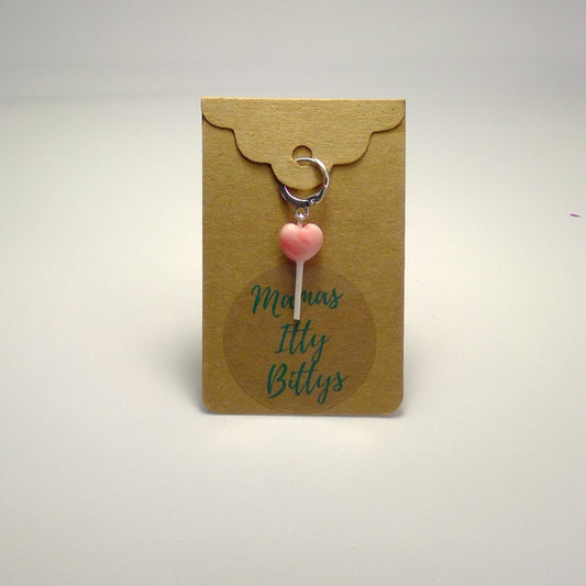 Heart lollipop stitch marker (Pink swirl)